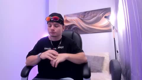 Leo  online show from November 2025 04:23:02 AM