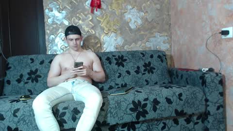 Snapshot of leoroman chatting on December 2024 02:11:02 PM leoroman online show from December 2024 02:11:02 PM
