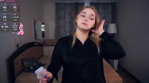 Hello everyone Im Lora Its my first day Were going to have fun together online show from October 2025 06:52:01 AM