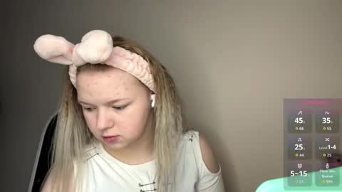 Hello everyone Im Lora Its my first day Were going to have fun together online show from February 2026 05:05:02 AM