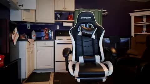 Snapshot of leppard6148 chatting on September 2025 06:48:02 AM Keith online show from September 2025 06:48:02 AM