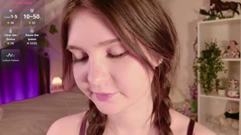 Nicole Moore online show from April 2026 04:01:01 PM