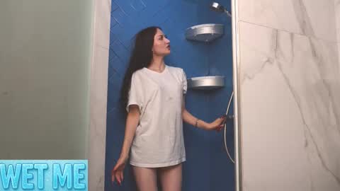 Snapshot of lessyluiz chatting on October 2025 01:59:02 AM Hi my name is Lessy I am 18 years old. Im new here but I really like making new acquaintances online show from October 2025 01:59:02 AM