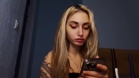 lesyawhite online show from November 2025 02:39:02 PM