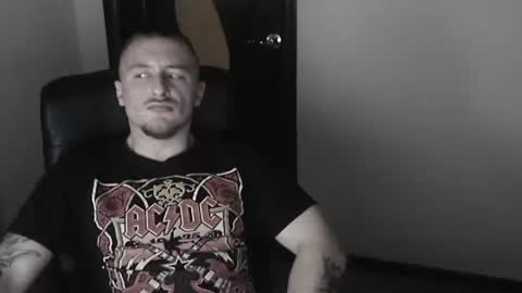 lev1ngston online show from January 2025 01:58:01 PM