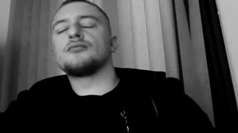 lev1ngston online show from December 2025 01:38:01 PM