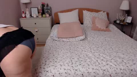 Snapshot of leveme2night chatting on December 2024 04:59:02 PM Mary online show from December 2024 04:59:02 PM