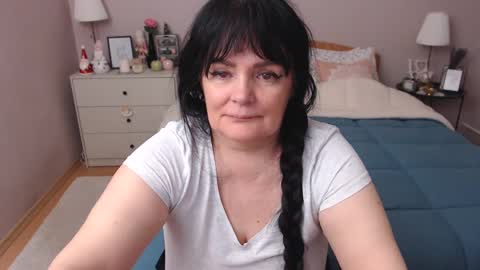 Snapshot of leveme2night chatting on December 2024 05:13:01 PM Mary online show from December 2024 05:13:01 PM