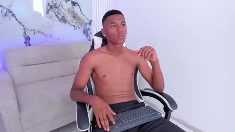 Snapshot of lexianddeker chatting on September 2025 04:32:02 PM Lexi  Derek online show from September 2025 04:32:02 PM