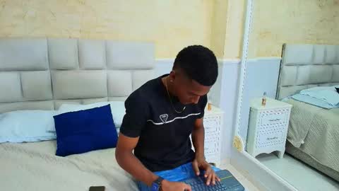 Snapshot of lexianddeker chatting on September 2025 04:44:02 PM Lexi  Derek online show from September 2025 04:44:02 PM