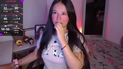 Lexie Thompson   8pm  0000am -5 online show from November 2025 12:43:01 AM