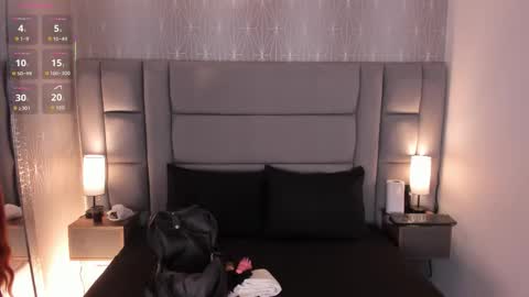 lexiee__ online show from November 2025 11:43:02 AM