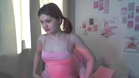 lexiie fox online show from April 2026 12:01:01 PM