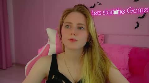 Lexi online show from October 2025 06:30:01 PM