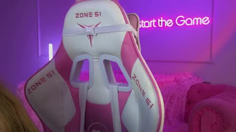 Snapshot of lexireadway chatting on May 2026 06:30:01 AM Lexi online show from May 2026 06:30:01 AM