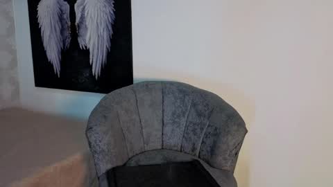 Leyla online show from April 2026 12:33:01 PM