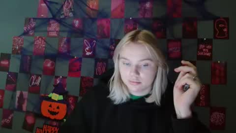 Leyla online show from October 2025 07:34:01 AM