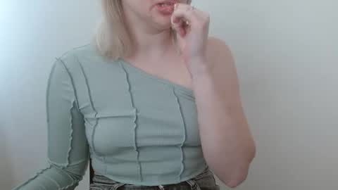 Leyla online show from March 2026 11:14:01 AM