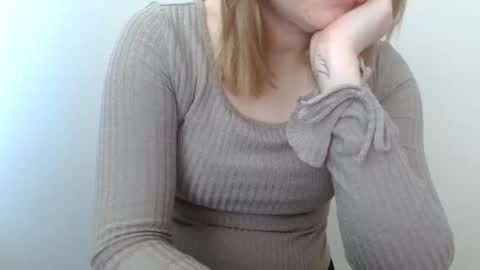 Snapshot of leyla_le chatting on May 2026 05:35:01 AM Leyla online show from May 2026 05:35:01 AM