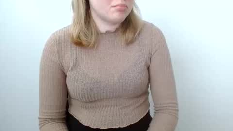 Snapshot of leyla_le chatting on May 2026 10:36:01 AM Leyla online show from May 2026 10:36:01 AM