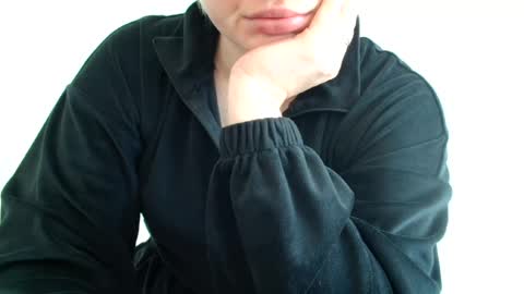 Snapshot of leyla_le chatting on July 2026 06:11:02 AM Leyla online show from July 2026 06:11:02 AM