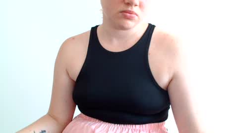 Snapshot of leyla_le chatting on July 2026 06:12:01 AM Leyla online show from July 2026 06:12:01 AM