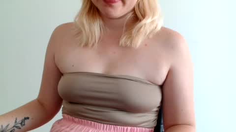 Snapshot of leyla_le chatting on August 2026 05:54:02 AM Leyla online show from August 2026 05:54:02 AM