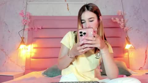 Snapshot of lezy_ chatting on September 2025 07:41:01 PM LEZY online show from September 2025 07:41:01 PM