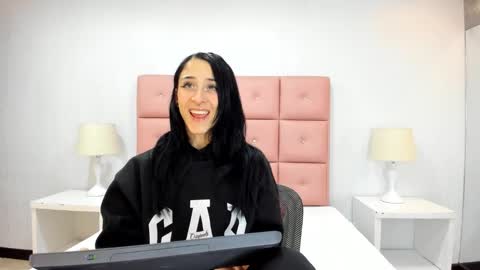 lhiamfitt online show from December 2024 11:42:02 AM