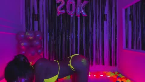 Snapshot of lia_girl2 chatting on January 2025 05:21:01 AM Lia online show from January 2025 05:21:01 AM