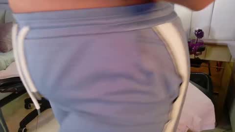 lia_mariana online show from October 2025 06:08:02 PM