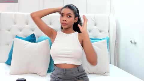 Lia Pascal  online show from November 2025 11:21:02 AM