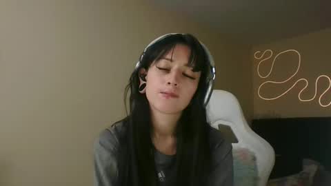 Little Queen Lia  online show from November 2025 10:30:02 PM