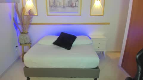 Lia  online show from December 2025 02:40:01 AM