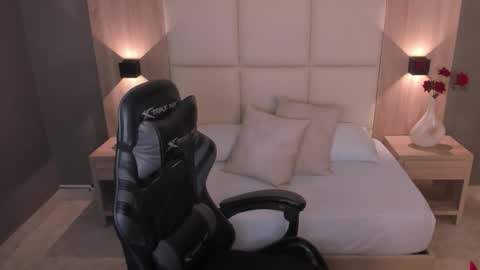 Lia  online show from December 2025 08:27:02 PM