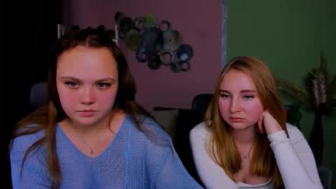 Snapshot of lia_sunset chatting on October 2025 07:12:01 PM Lia online show from October 2025 07:12:01 PM