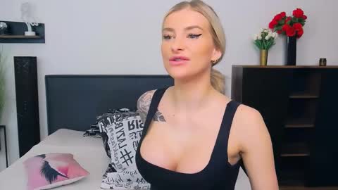 Lia online show from April 2026 06:44:02 AM