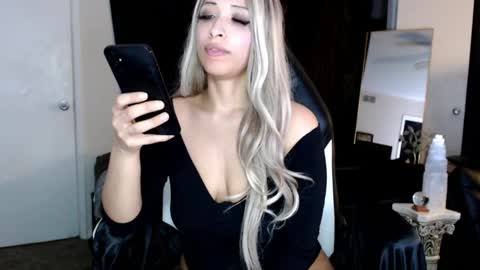 Lia Divina online show from March 2025 01:40:02 PM