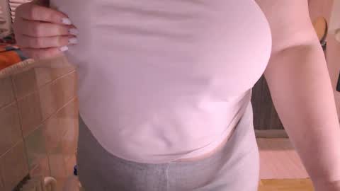 miss Lia  colection for travel online show from December 2024 10:21:02 PM