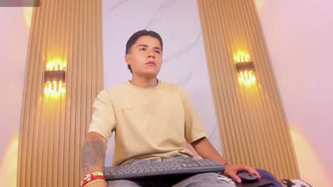 Snapshot of liam_dustin chatting on April 2026 04:39:02 AM Liam online show from April 2026 04:39:02 AM