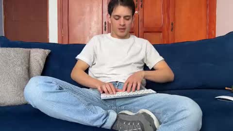 Liam online show from December 2025 03:20:01 PM