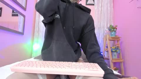 Liam online show from December 2025 03:00:02 AM