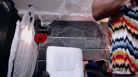 Liam online show from November 2025 07:26:01 PM