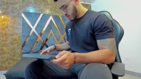 LIAM KLEIN online show from September 2025 11:15:02 AM