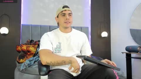 Liam online show from October 2025 11:07:01 PM