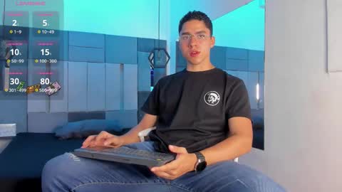 Snapshot of liamnovak chatting on November 2025 11:36:02 AM Liam online show from November 2025 11:36:02 AM