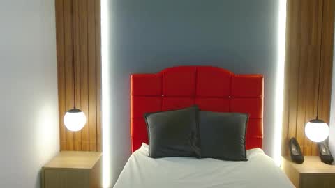 L I A M O N R O E online show from February 2026 12:08:01 PM