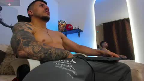 Snapshot of liamreigns_ chatting on July 2026 07:23:02 AM liam online show from July 2026 07:23:02 AM