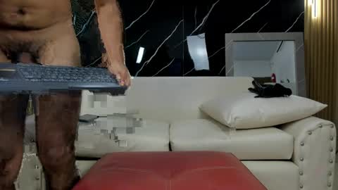 Snapshot of liang_minh chatting on April 2026 01:11:01 AM Liang online show from April 2026 01:11:01 AM