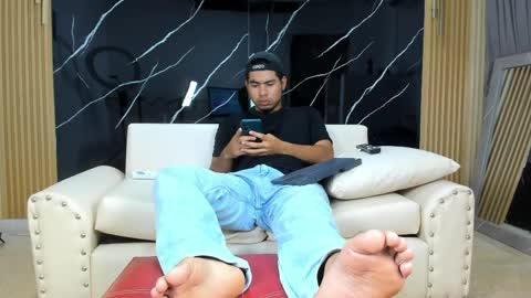 Snapshot of liang_minh chatting on April 2026 01:17:02 AM Liang online show from April 2026 01:17:02 AM